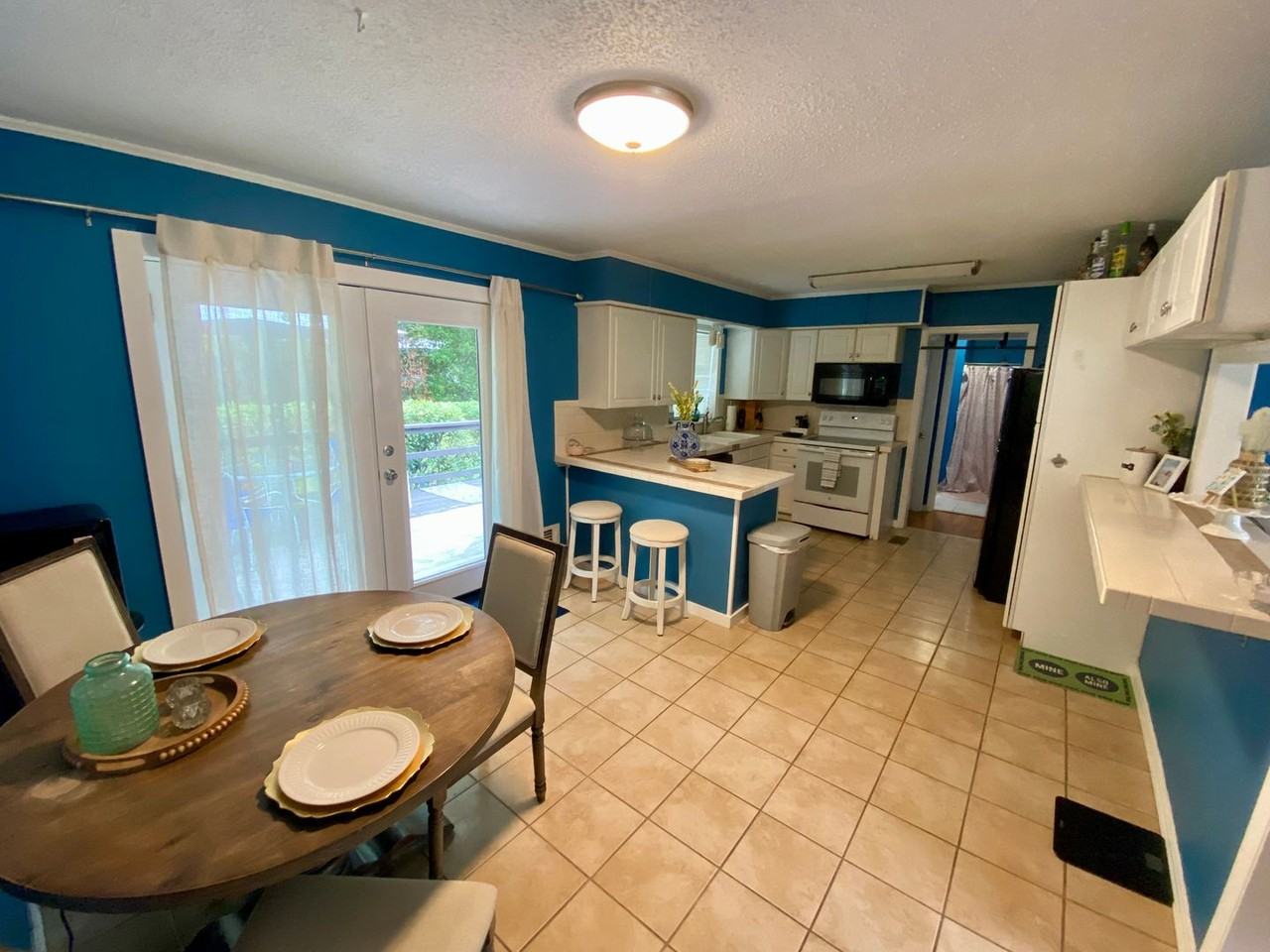 226 Huntington Rd - Photo 7 of 28