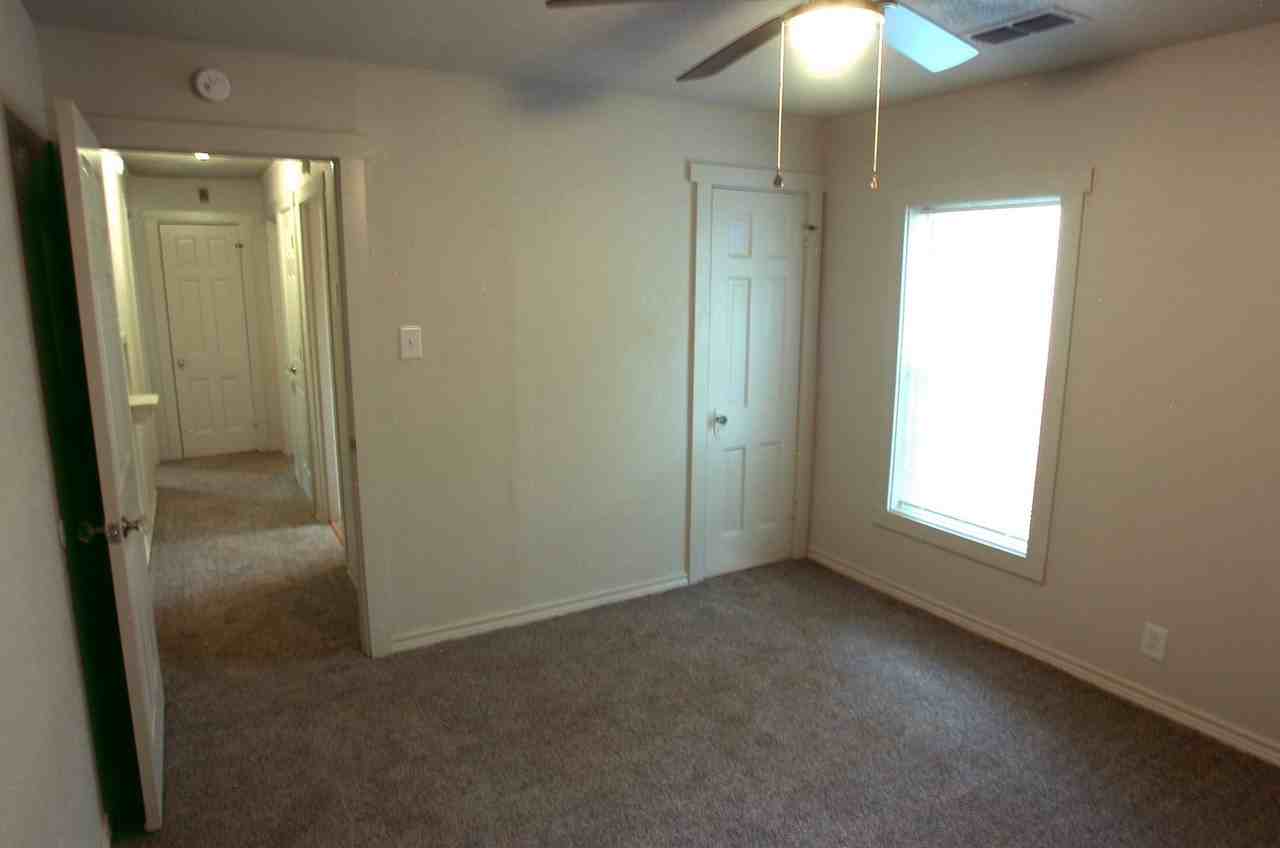 1142 Jeanette St - Photo 3 of 11