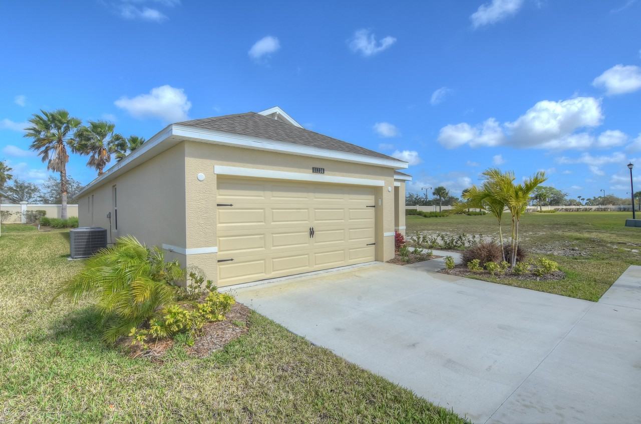 11236 Sw Hadley St - Photo 3 of 23