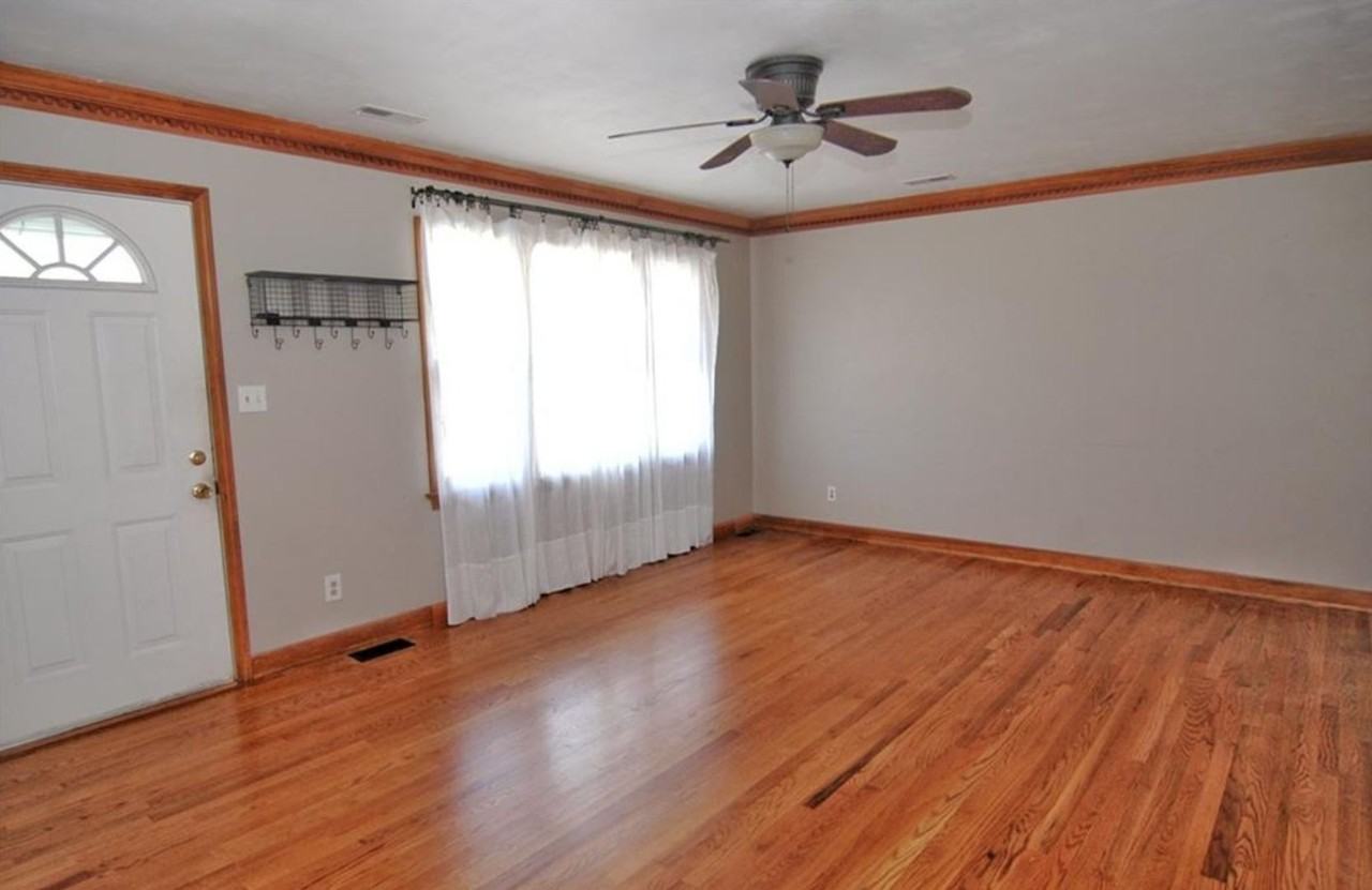 1751 Fontainebleau Cres - Photo 2 of 11