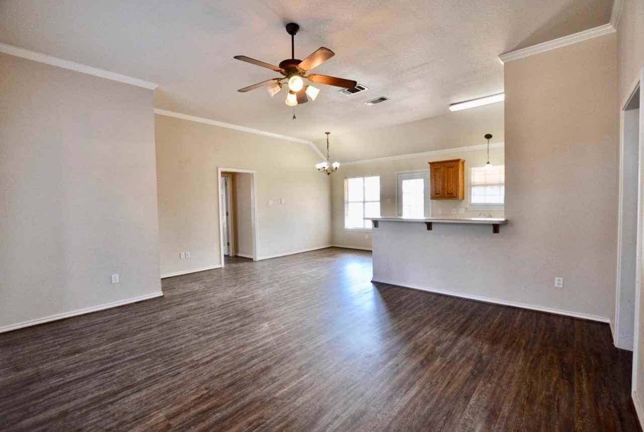 1838 Laura St - Photo 2 of 12