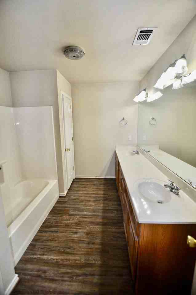 1838 Laura St - Photo 6 of 12