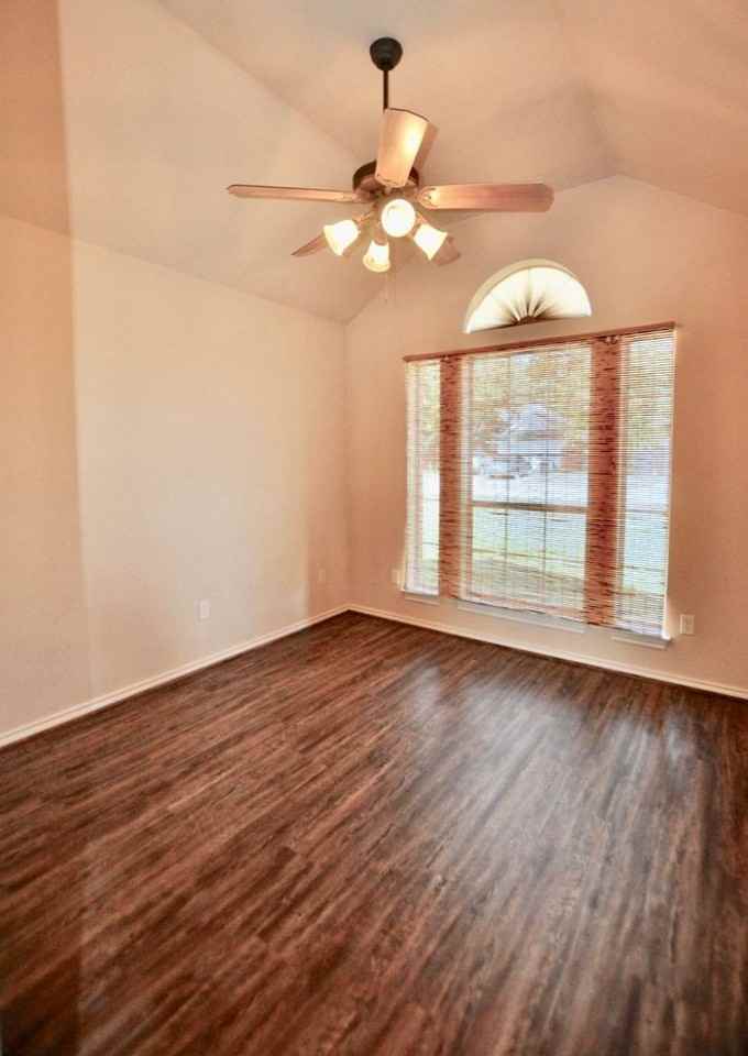 1838 Laura St - Photo 7 of 12