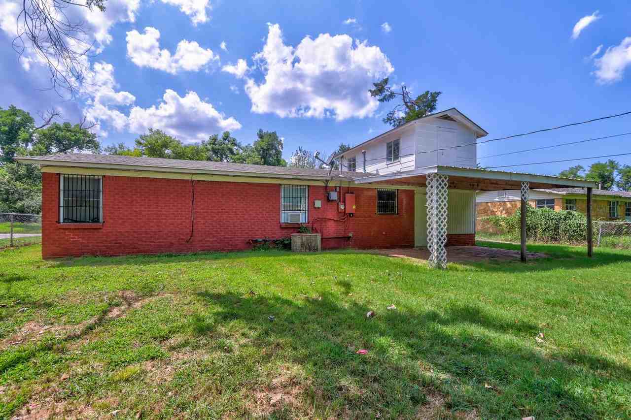 1904 Cherry Ln - Photo 4 of 35