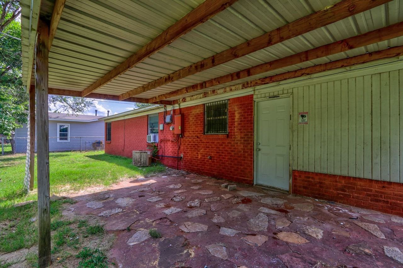 1904 Cherry Ln - Photo 5 of 35