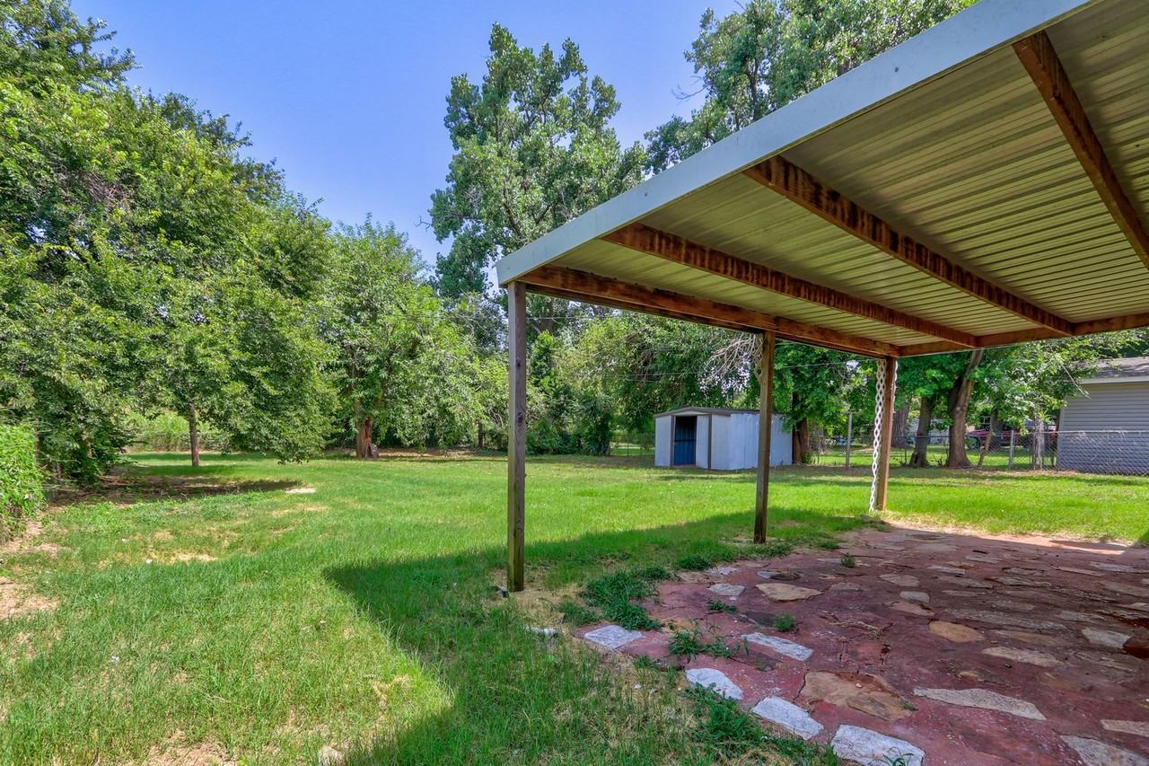 1904 Cherry Ln - Photo 6 of 35