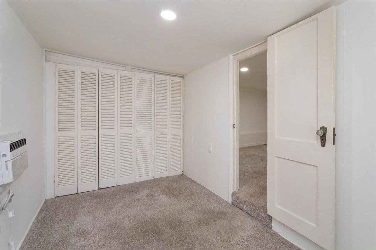 837 Cathcart Ter - Photo 3 of 10