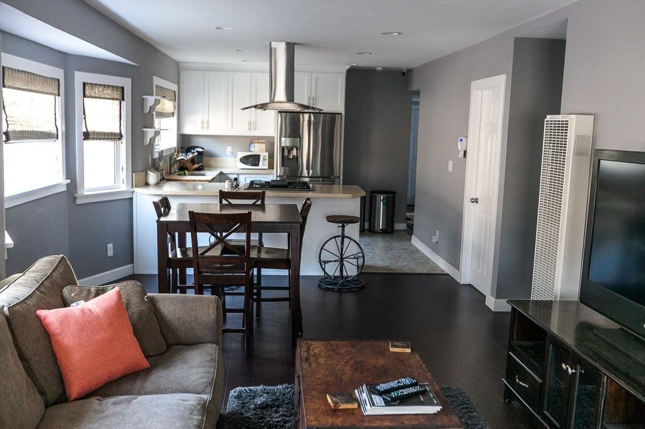 4904 S Van Ness Ave - Photo 2 of 13