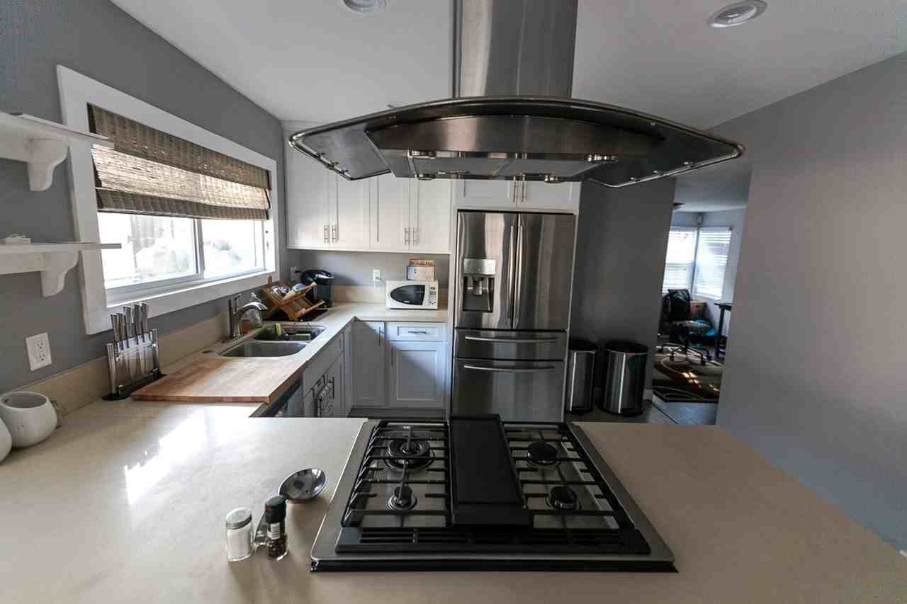 4904 S Van Ness Ave - Photo 3 of 13