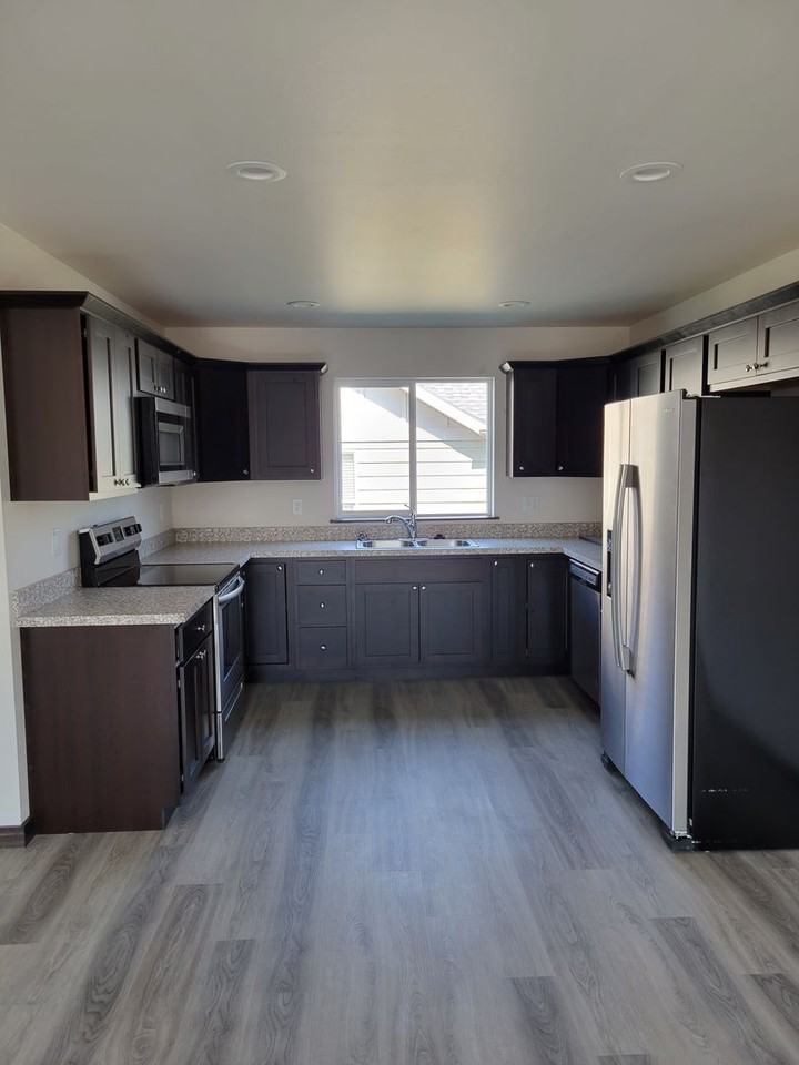 93 West Jefferson Avenue - Photo 4 of 16