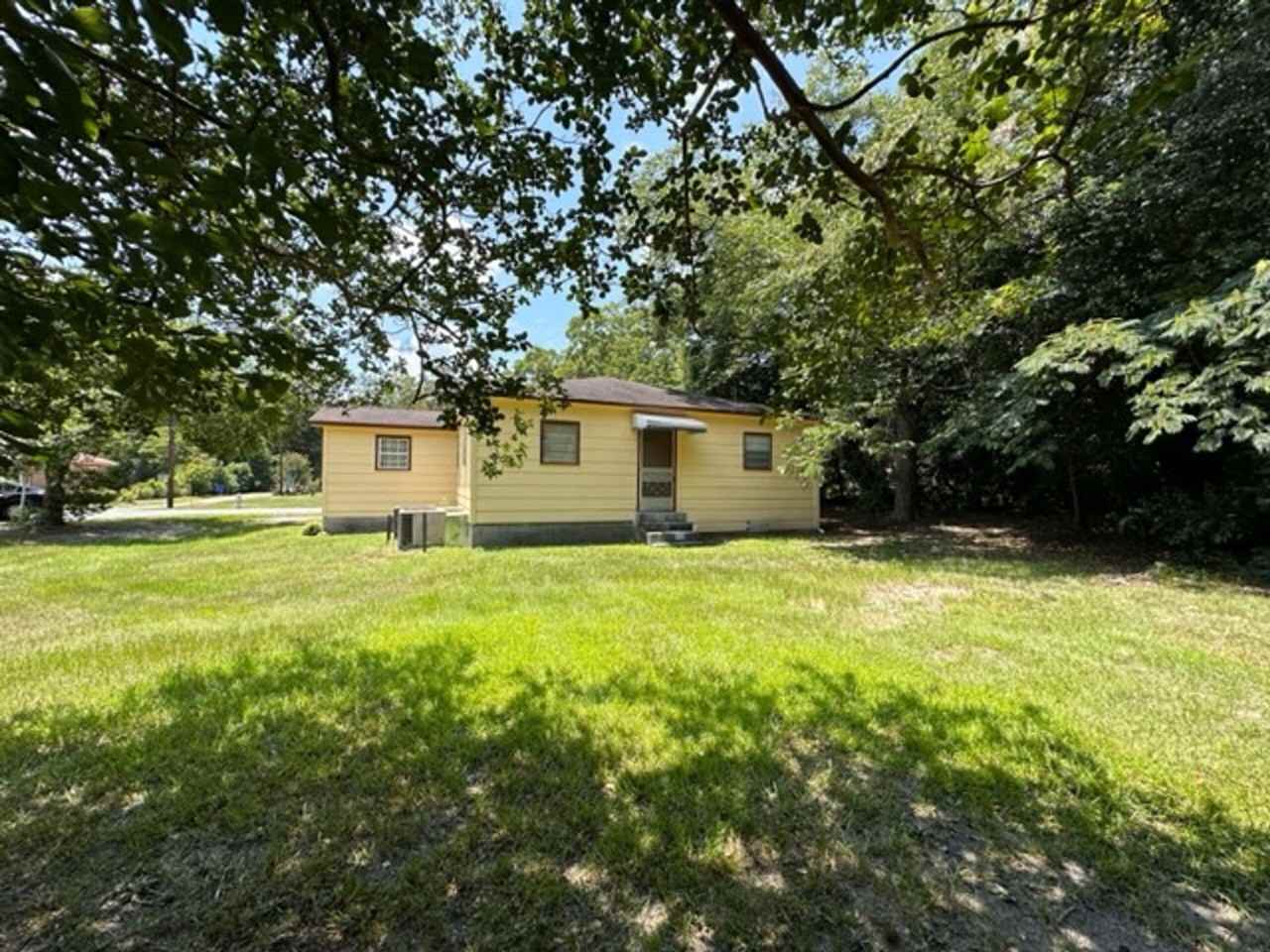 803 Woodard Street Duplex - Photo 2 of 3
