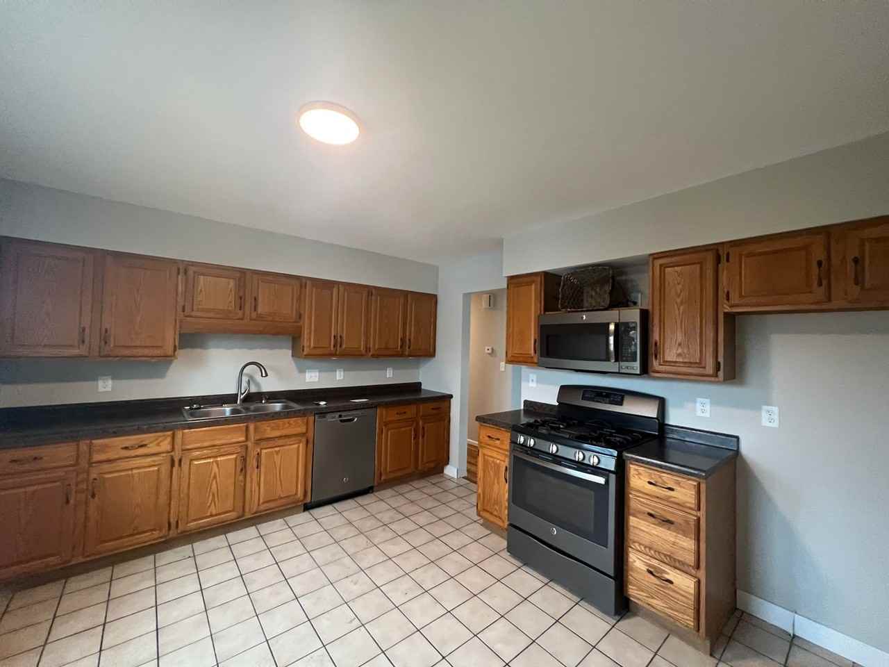 1760 Fairmont Dr - Photo 2 of 10