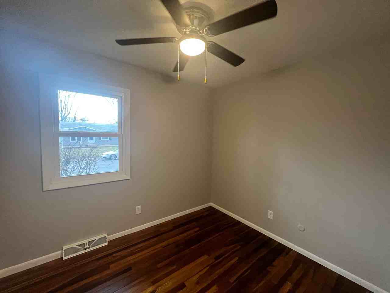 1760 Fairmont Dr - Photo 3 of 10