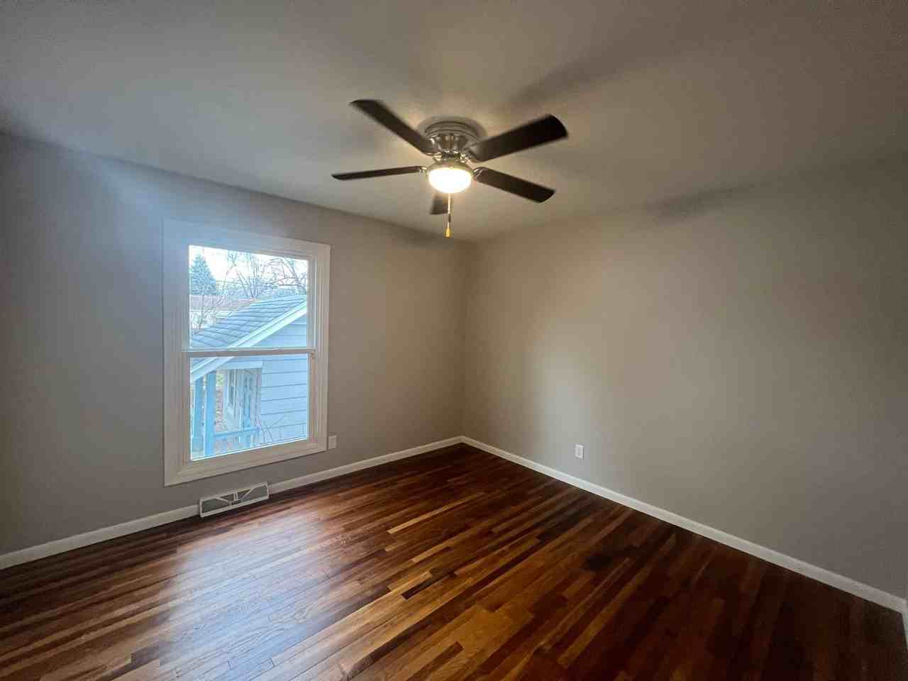 1760 Fairmont Dr - Photo 5 of 10