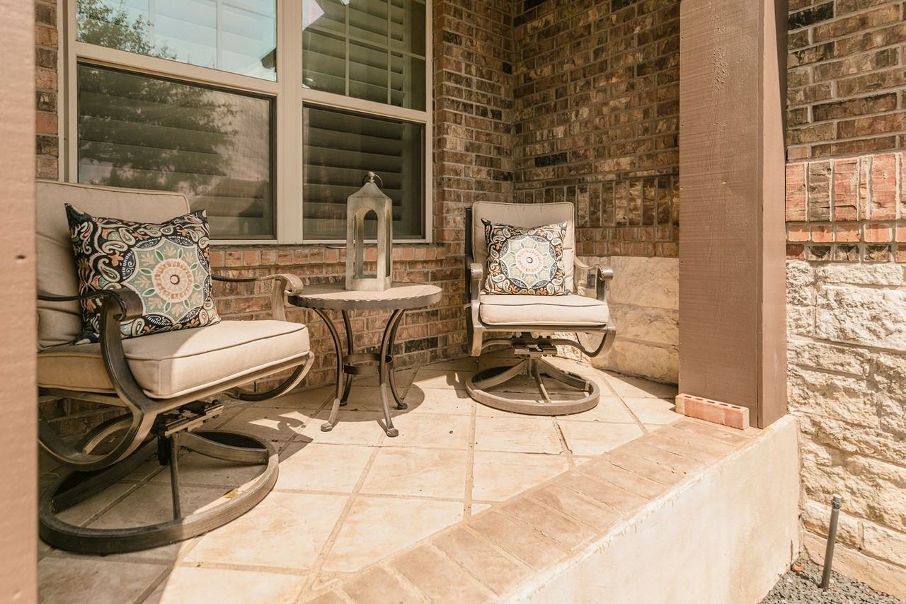 211 Lake Como Dr - Photo 4 of 41
