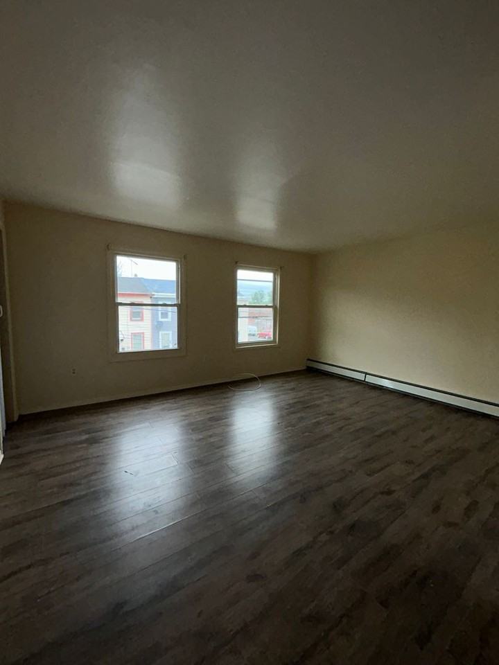 660 New Willow St - Photo 2 of 13