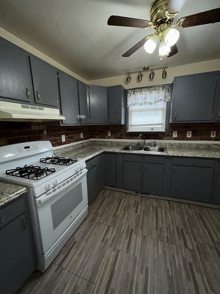 660 New Willow St - Photo 3 of 13