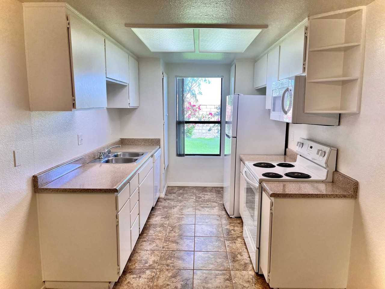 Royal Oaks Apartments in Bermuda Dunes - Photo 5 of 23