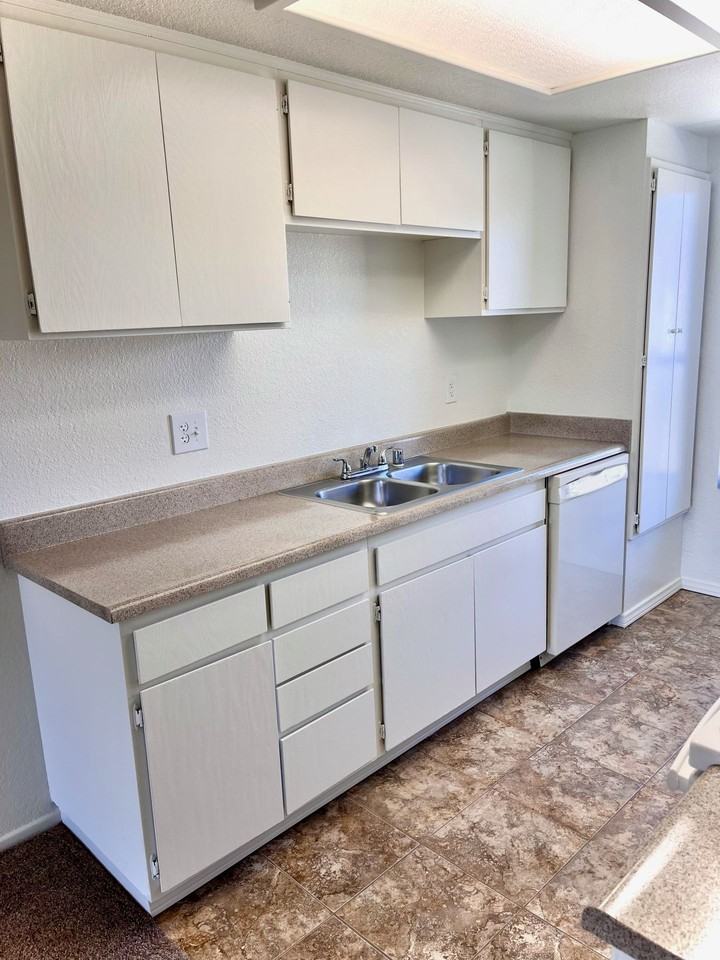 Royal Oaks Apartments in Bermuda Dunes - Photo 7 of 23