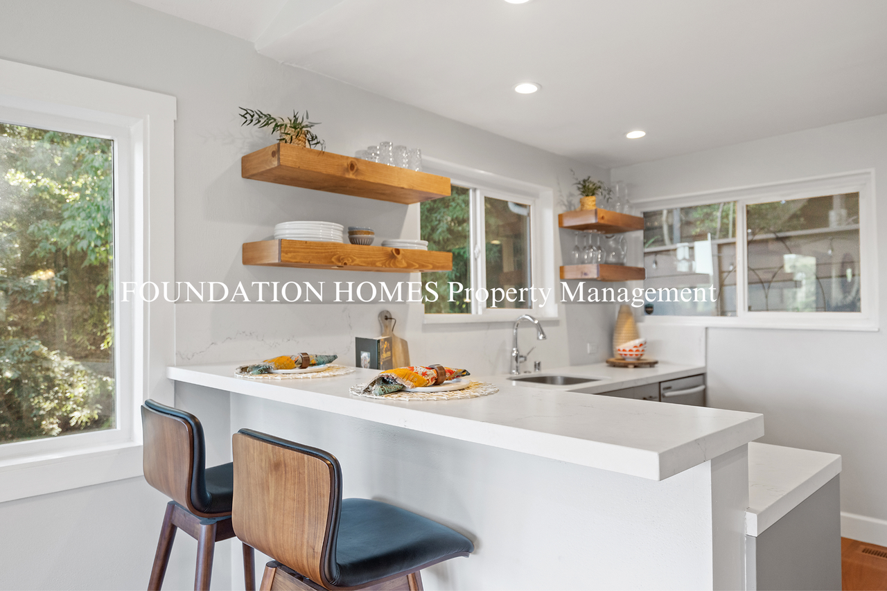 223 Scenic Rd - Photo 2 of 34