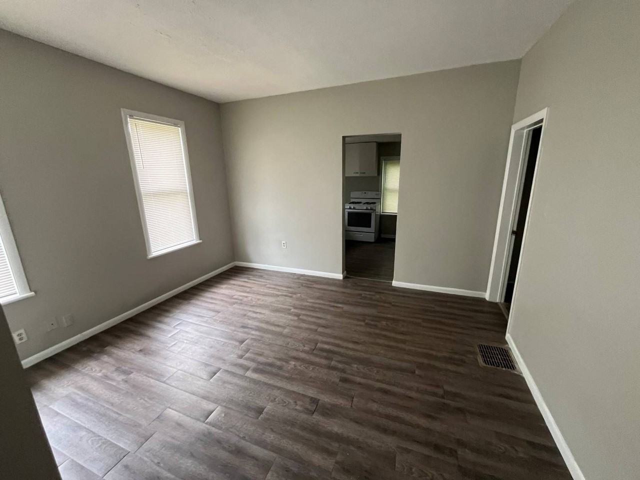 498 Gage Street - Photo 5 of 23