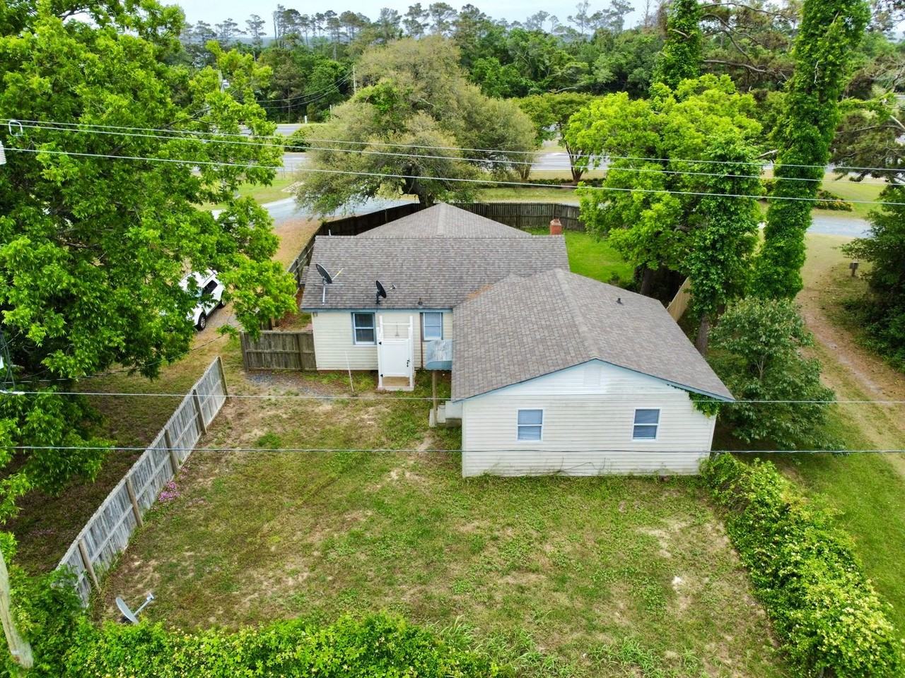 104 Holly Ln - Photo 2 of 6