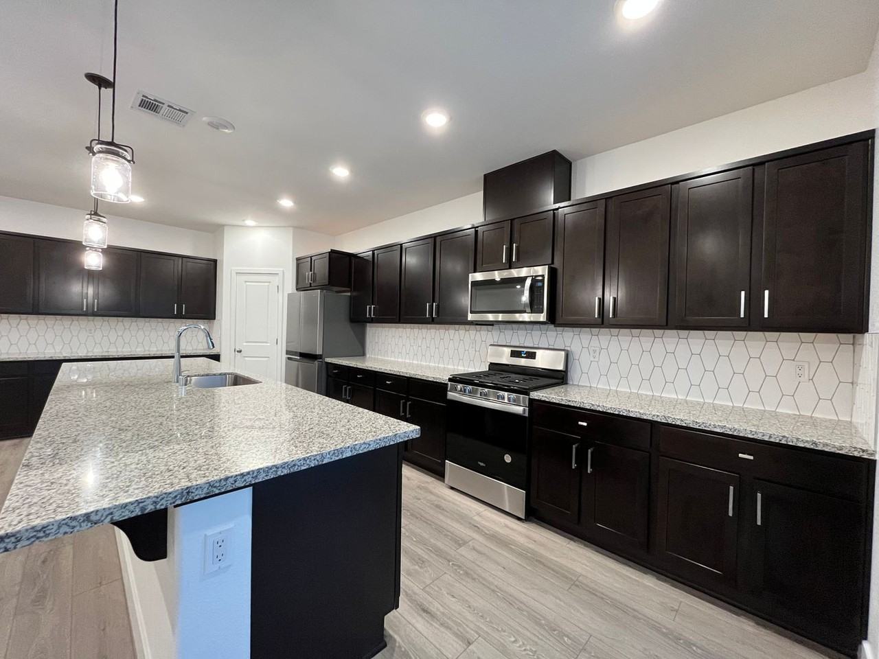 2320 Millville Dr - Photo 3 of 21