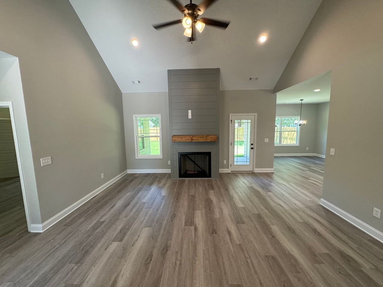 263 Dugger Dr Ne - Photo 7 of 32