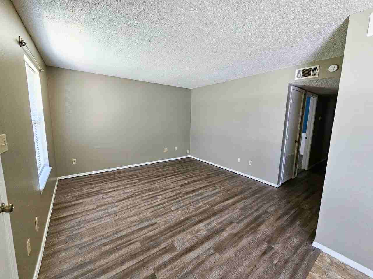 6719 Independence St - Photo 2 of 14