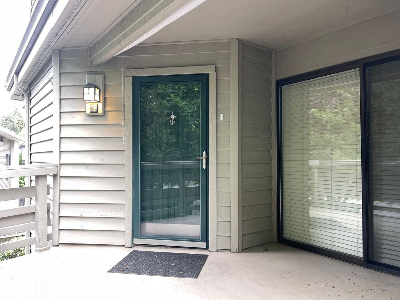 1308 Bellevue Way Ne - Photo 3 of 17