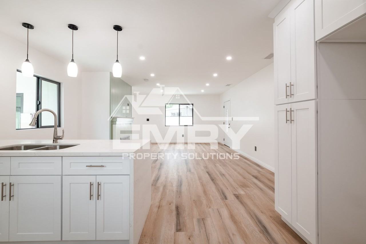 9135 Arrington Ave - Photo 2 of 31