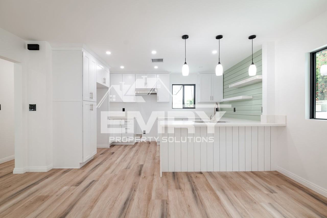 9135 Arrington Ave - Photo 4 of 31