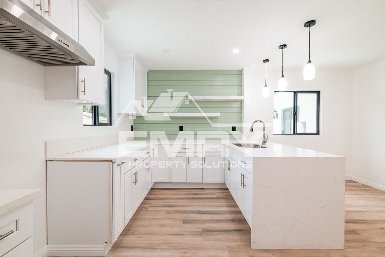 9135 Arrington Ave - Photo 5 of 31