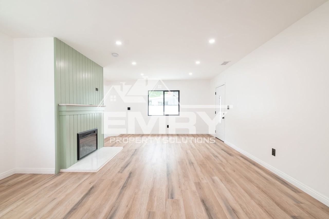 9135 Arrington Ave - Photo 6 of 31