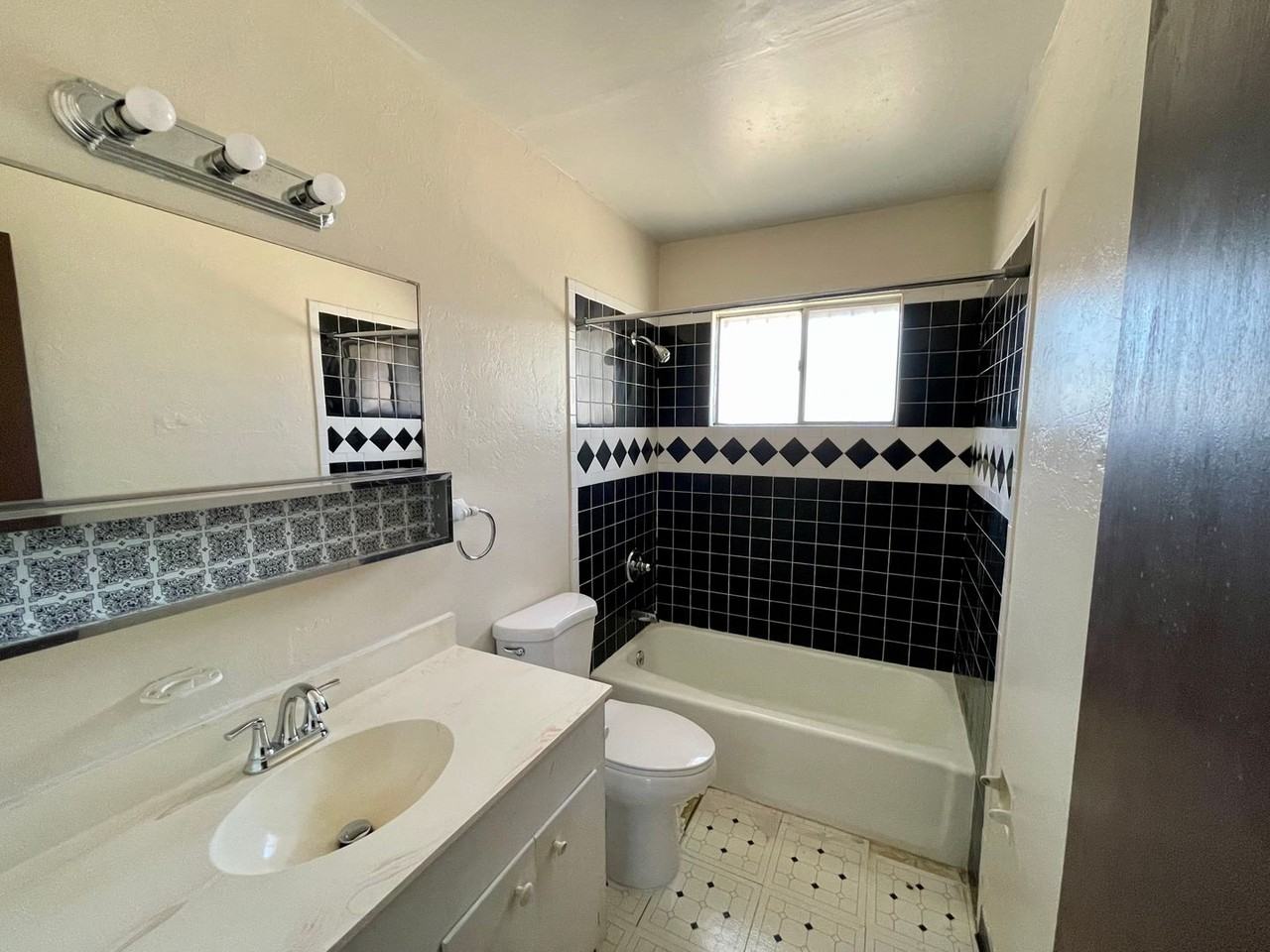 8638 Mettler Dr - Photo 6 of 7