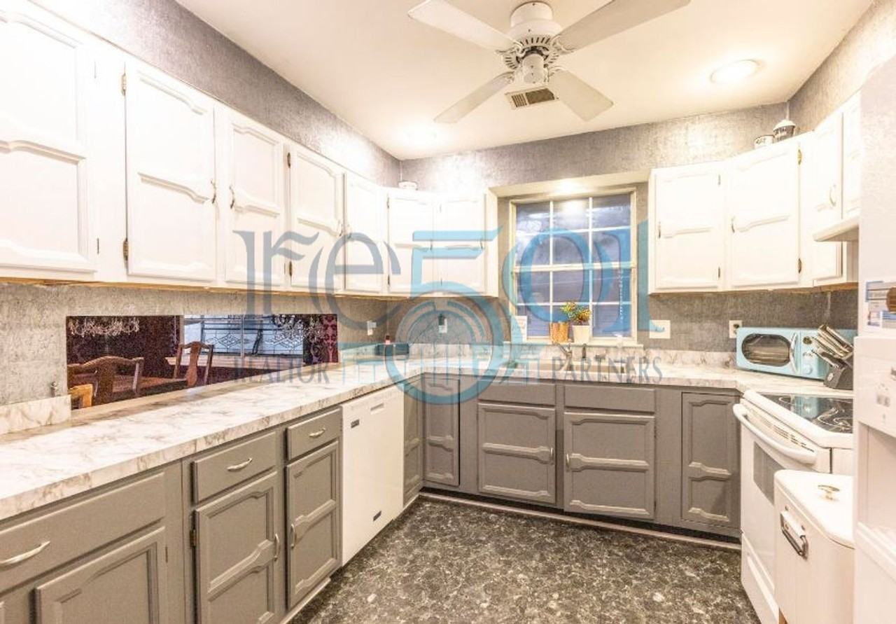 16 Reservoir Heights Dr - Photo 3 of 32