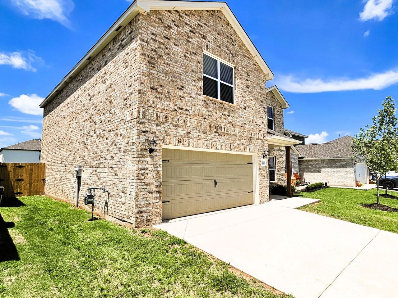 1616 Amaranth Ln - Photo 2 of 43