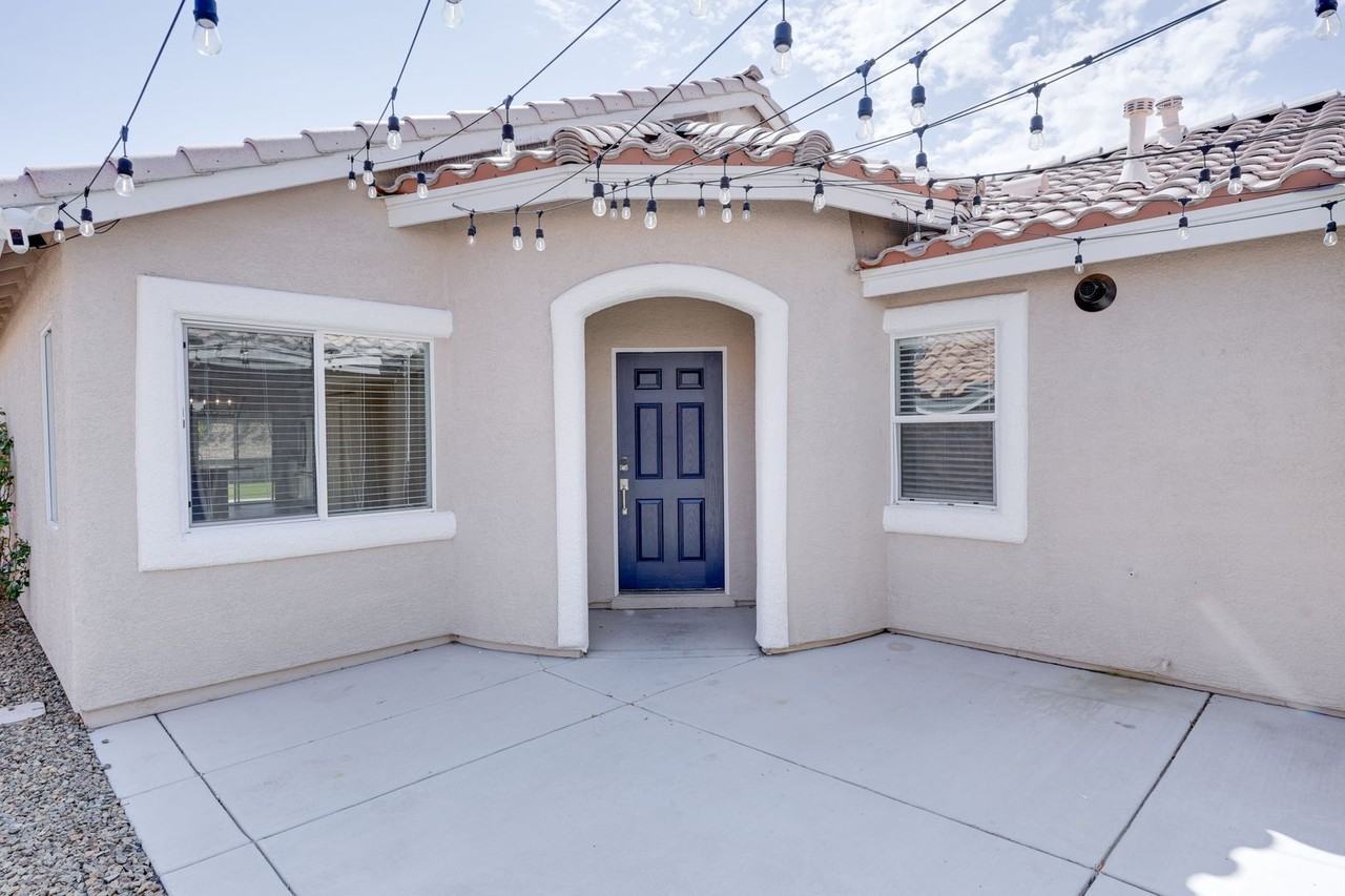 1088 Snow Roof Ave - Photo 2 of 50