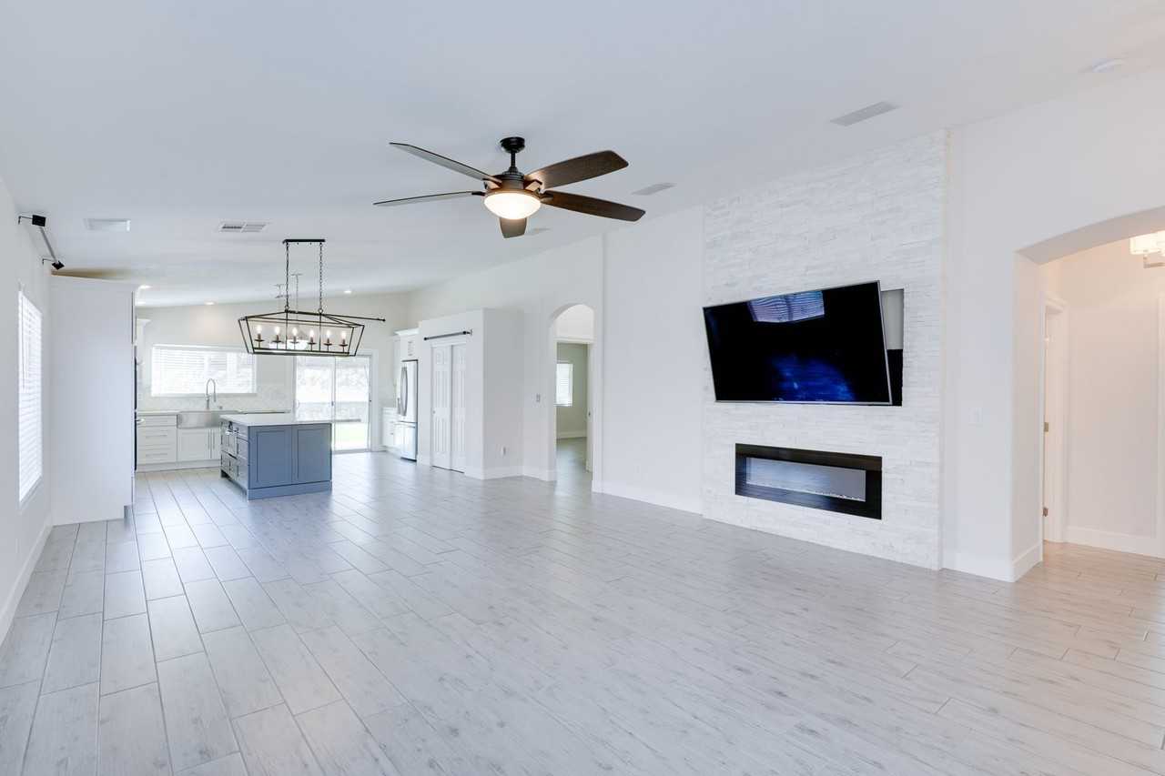 1088 Snow Roof Ave - Photo 5 of 50