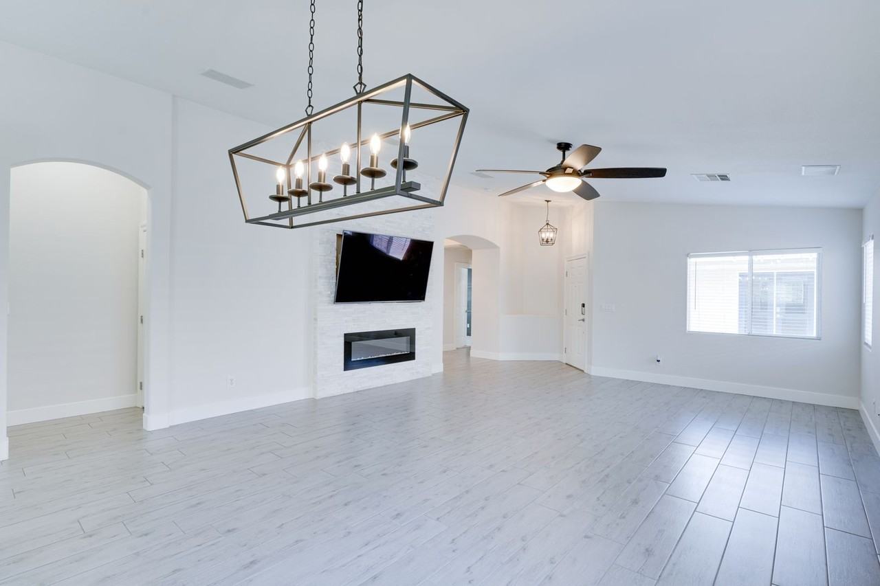 1088 Snow Roof Ave - Photo 6 of 50