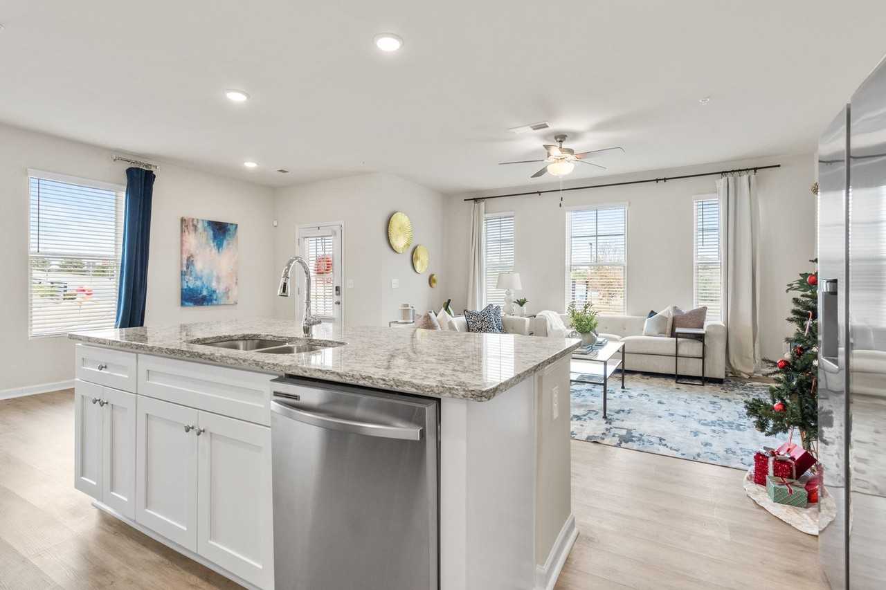 1121 Sunset Run NE - Photo 4 of 30