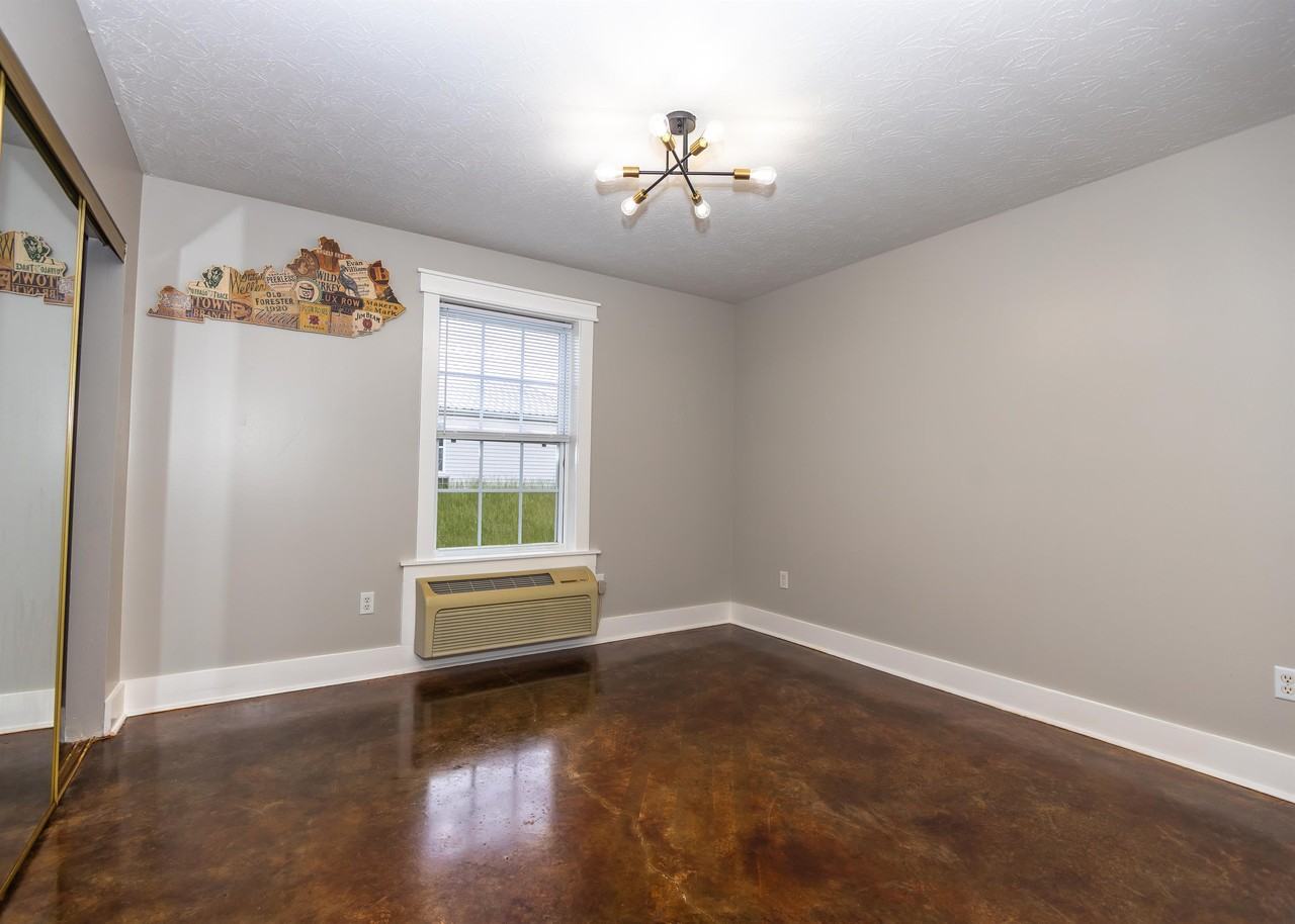 111 Sydne Ln - Photo 6 of 15