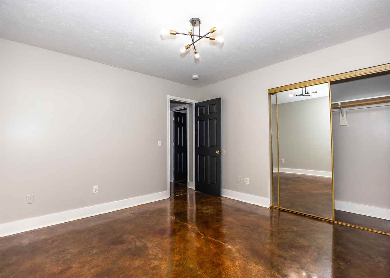 111 Sydne Ln - Photo 7 of 15