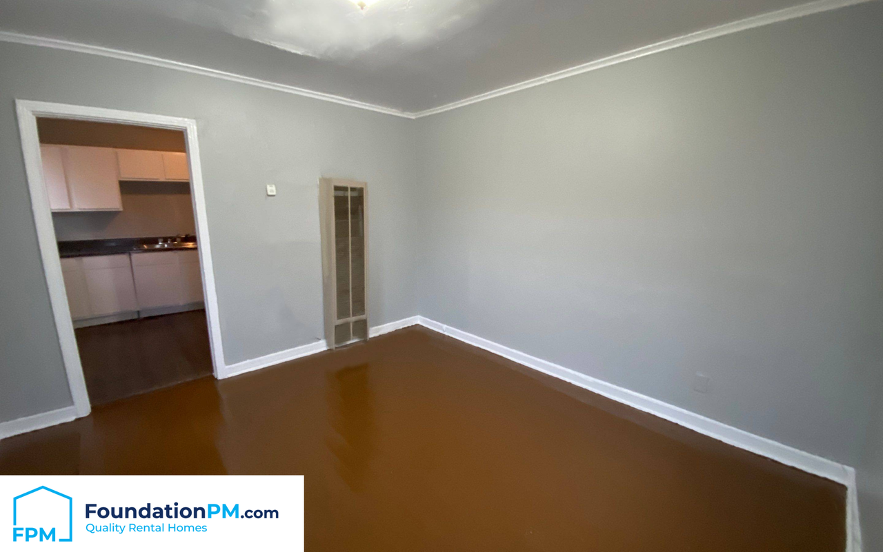 1117 Keating St #2 - Photo 5 of 10