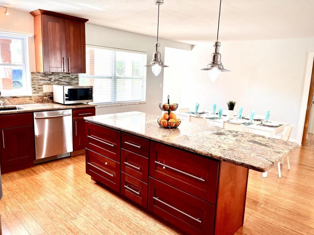 3297 Walnut St Ne - Photo 3 of 28