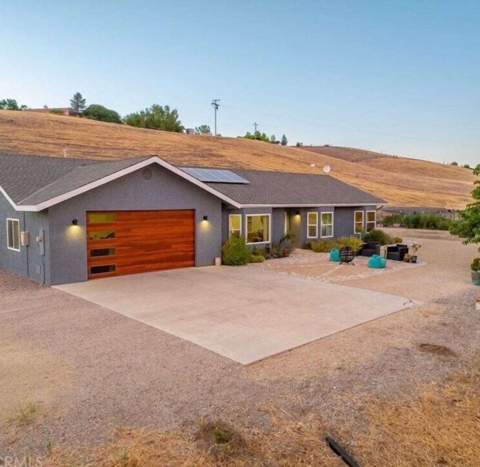 2750 Lazy Hill Rd - Photo 3 of 42
