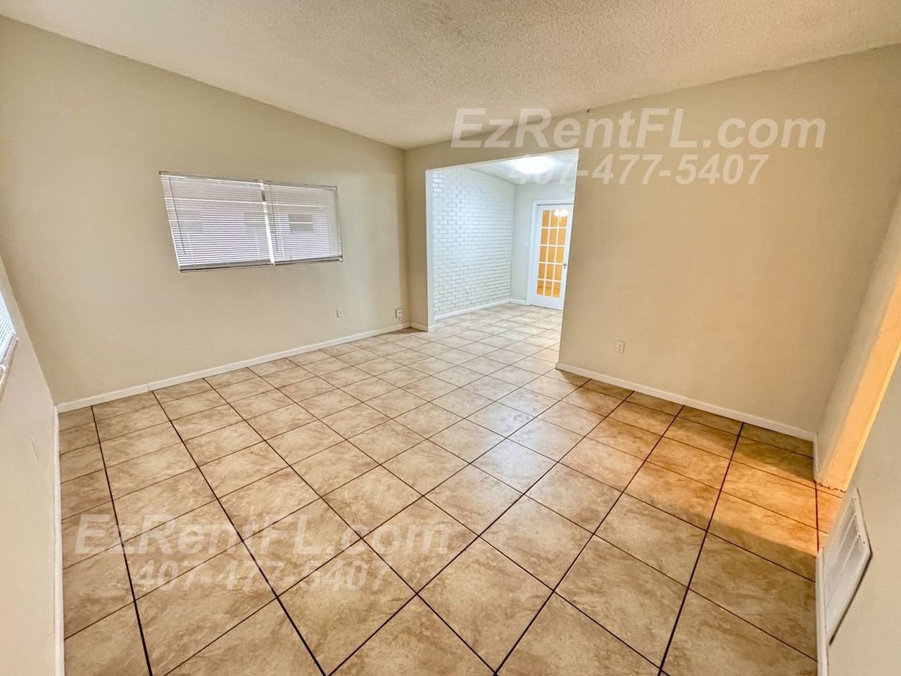 1553 N Hudson St - Photo 2 of 12