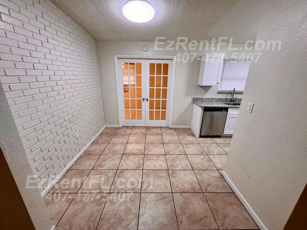 1553 N Hudson St - Photo 3 of 12