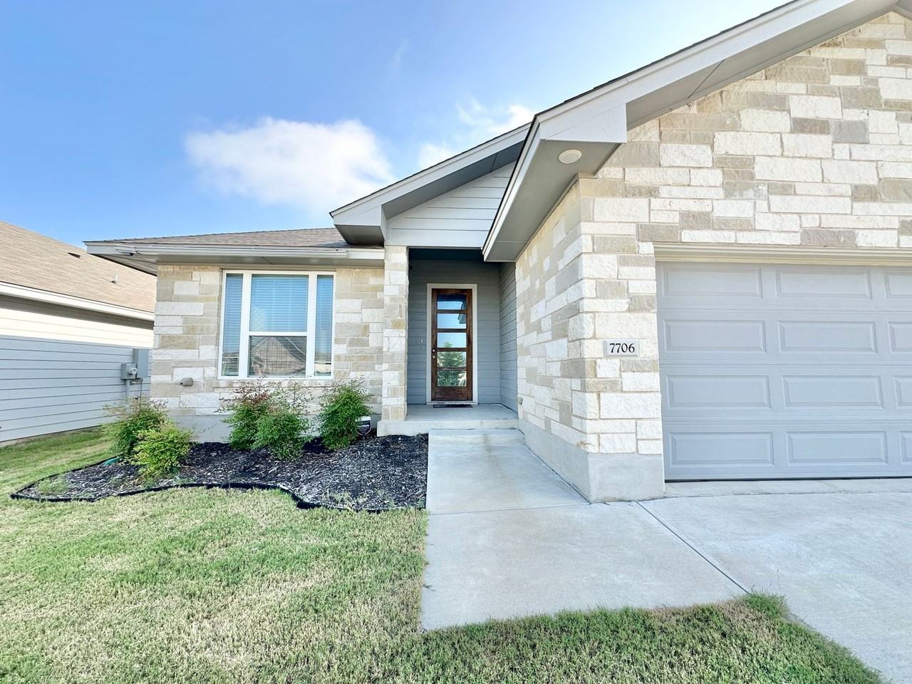 7706 Purvis St - Photo 2 of 34