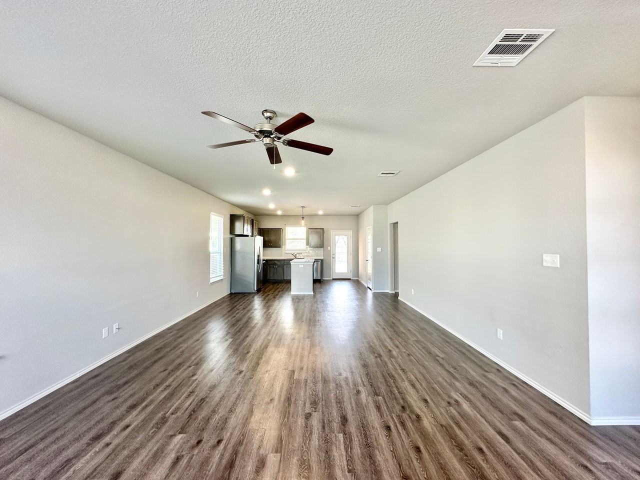 7706 Purvis St - Photo 4 of 34